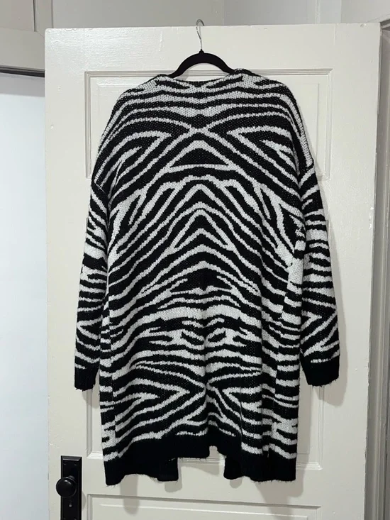 Kate & Mallory Zebra-Print Open Front Cardigan - Black & White - Picture 2 of 3